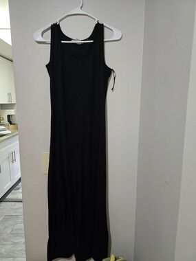 Sleeveless Black Maxi Dress — Timeless Everyday Style